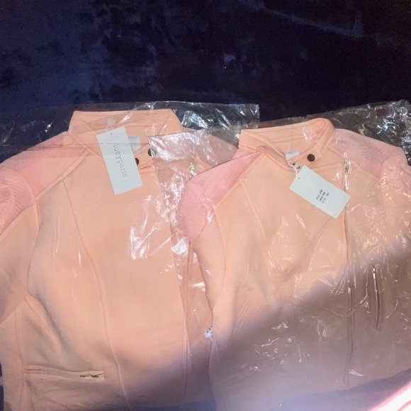 NWT- Light pink Crop motorcycle jacket 
w/t Mesh Sleeves & Breathable - Picture 7 of 12